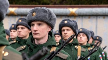 Rusia oferă bonusuri pentru recrutare și plănuiește unități de motocicliști din cauza deficitului de vehicule