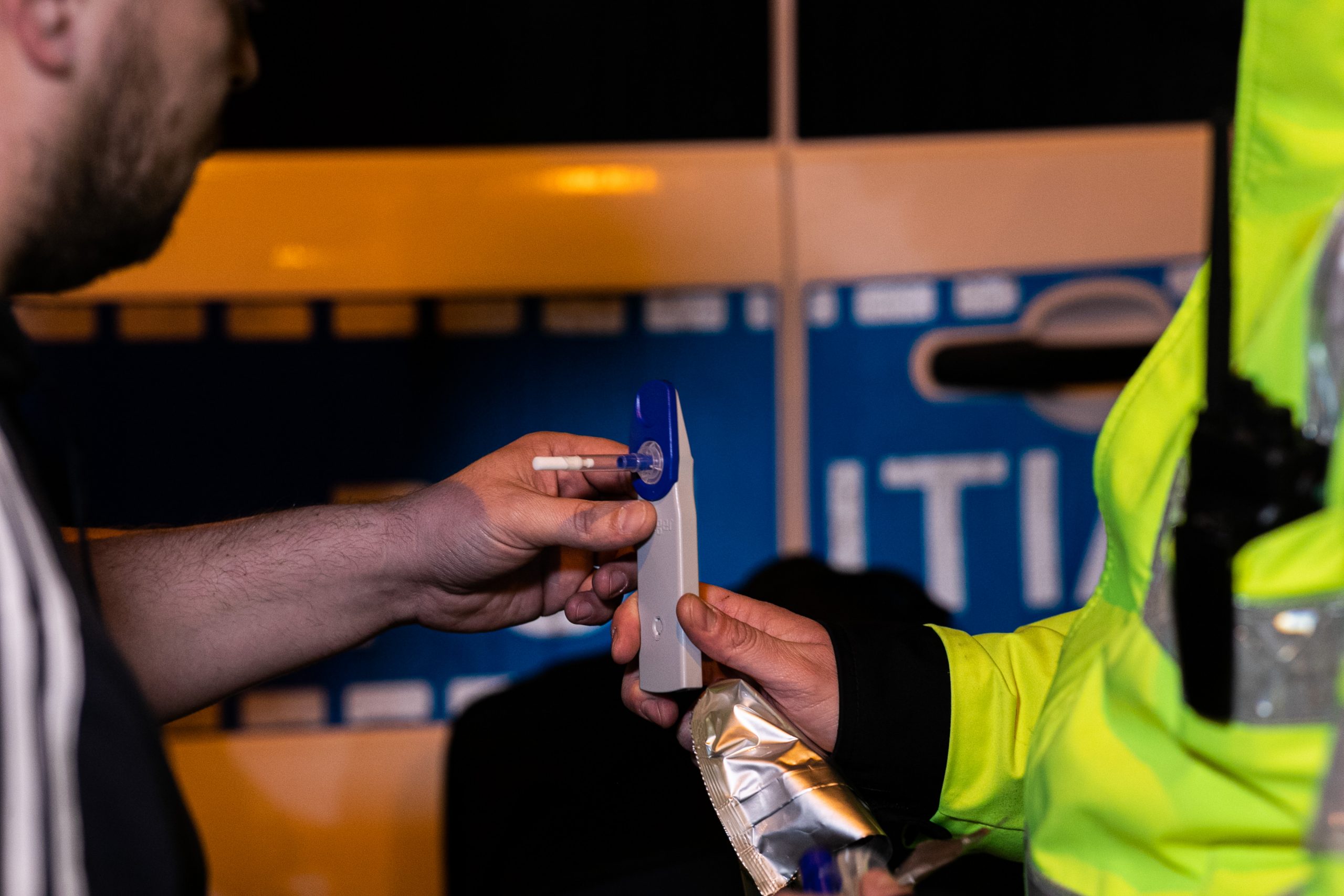 Modificarea OUG privind testarea antidrog: dacă rezultatul de la INML nu vine în 3 zile, primești permisul înapoi