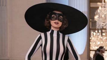 Ce filme vezi în august? Cel mai așteptat serial este Emily in Paris, care va avea lansarea primei părți al sezonului 4