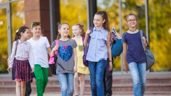 Școlile din Danemarca le permit elevilor să aibă mai multe ore de somn. Psiholog: „Somnul trebuie realizat fără existența spațiului virtual înainte”