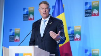 Iohannis face declarații în marja participării la Summitul NATO: „România va semna un acord bilateral de securitate cu Ucraina / Am decis că soarta NATO e mult mai importantă decât soarta mea politică”