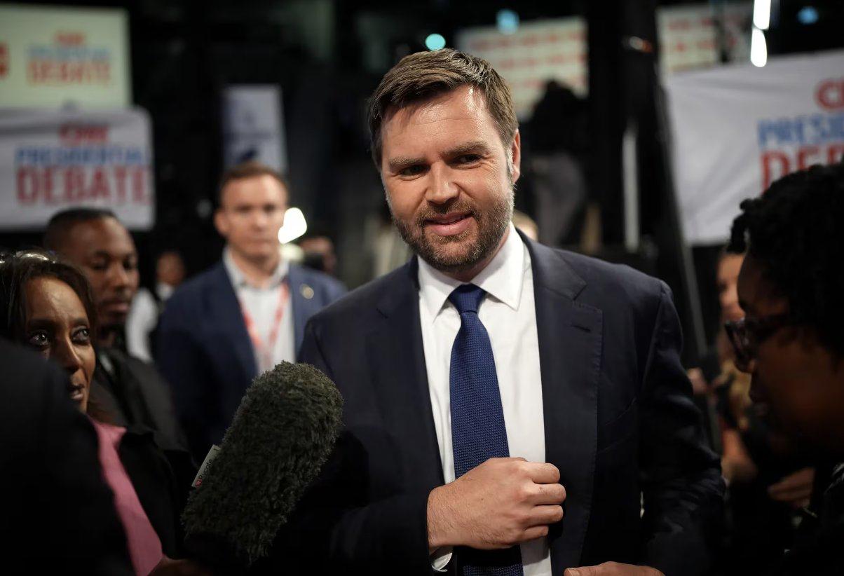 Cine este Vicepreședintele ales de Trump? J.D. Vance a spus în trecut că Trump este „Hitlerul Americii” și un „ticălos cinic”