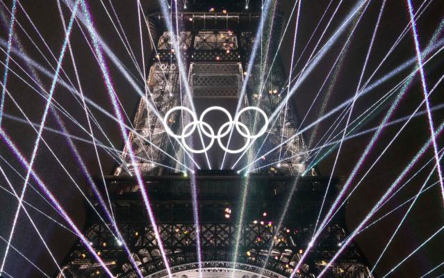 Momente inedite la ceremonia de deschidere a JO2024. Flacăra Olimpică a fost „furată” de Fantoma de la Operă și a făcut turul Parisului