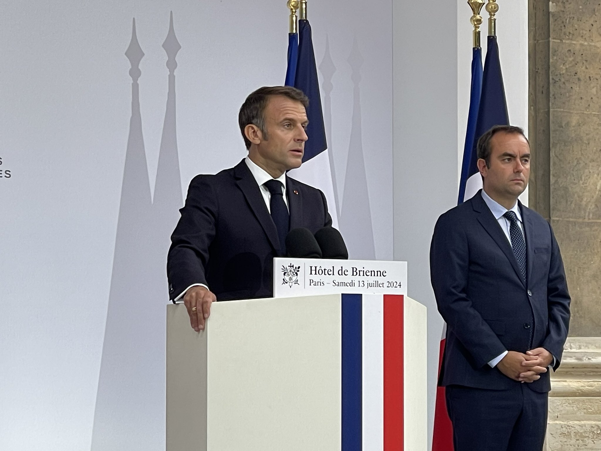 Macron s-a adresat Armatelor, în ajunul Zilei Naționale: Franța va continua să susțină Kievul cu „determinare extremă” în fața unui agresor „nelimitat”