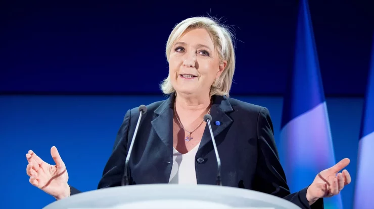 Marine Le Pen neagă că a jucat un rol în numirea lui Michel Barnier în funcţia de premier al Franţei