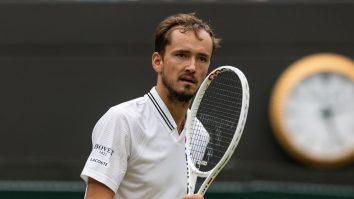 Medvedev ajunge în semifinale la Wimbledon după ce l-a învins pe Jannik Sinner într-o luptă dură în cinci seturi