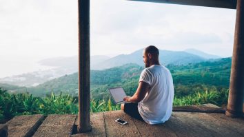 Joburile remote sunt la mare căutare. Expert HR: „Partea de lucrat remote a devenit foarte populară și este încă extrem de populară pentru români”