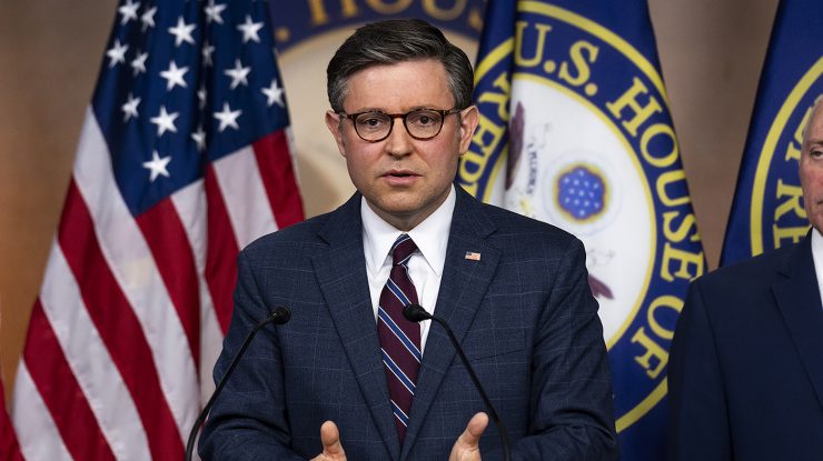 Președintele Camerei Reprezentanților din SUA, Mike Johnson, îi cere lui Biden să demisioneze după anunțul retragerii din cursa prezidențială