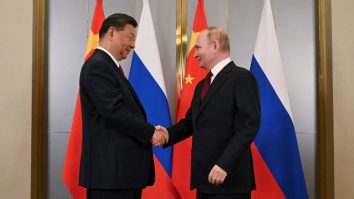 Xi Jinping și Putin fac apel la țările din Eurasia, inclusiv cele membre NATO, să-și unească forțele cu Rusia și China împotriva Occidentului, la summit-ul SCO din Kazakhstan