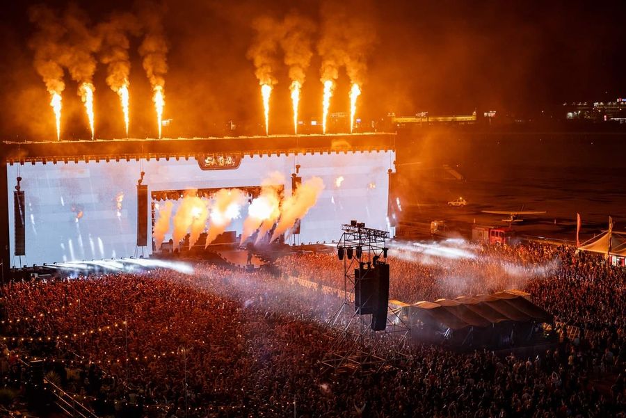 Raye, Artbat și James Hype au încins scena principală la SAGA, în a doua seară de festival. Ce artiști cântă diseară, în încheiere