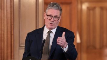 Keir Starmer anunță că Ucraina poate folosi rachetele furnizate de UK pentru a lovi ținte din Rusia