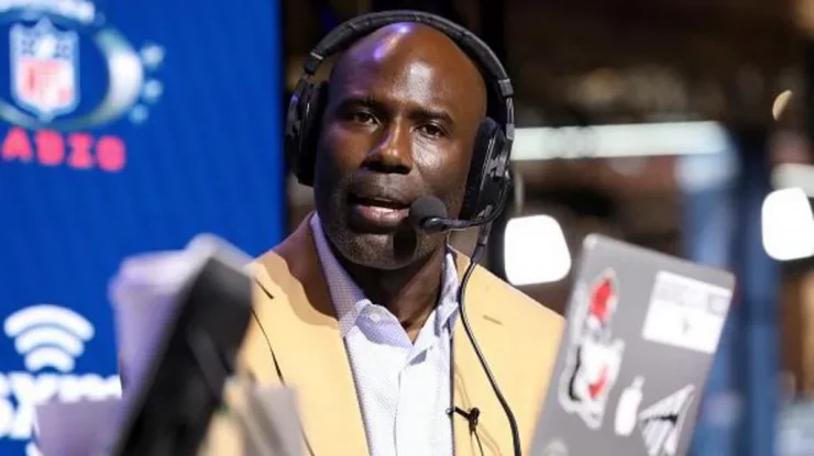 Terrel Davids, câștigătorul Super Bowl, a fost arestat pe nedrept în timpul unui zbor spre California. Compania aeriană își cere scuze pentru cele întâmplate