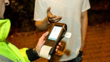 Dacă refuzi drugtest-ul sau ieși pozitiv, rămâi fără permis trei zile. Ce trebuie să știi despre noua lege a Guvernului