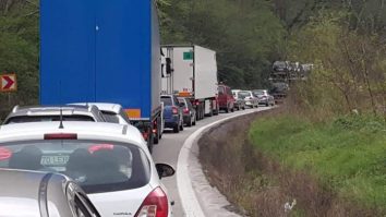 Haos pe mai multe rute din țară. După ce s-a închis Valea Oltului, traficul rutier este tot mai aglomerat