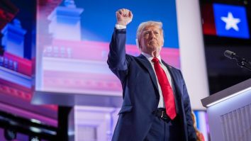 Zelenski a vorbit la telefon cu Trump despre războiul din Ucraina. Trump spune că a fost „o discuție bună”