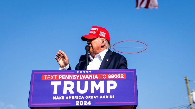 Un fotograf NYT a surprins imaginea glonțului în timp ce se apropia de Trump, la mitingul sângeros din Pennsylvania. Imaginea face înconjurul lumii
