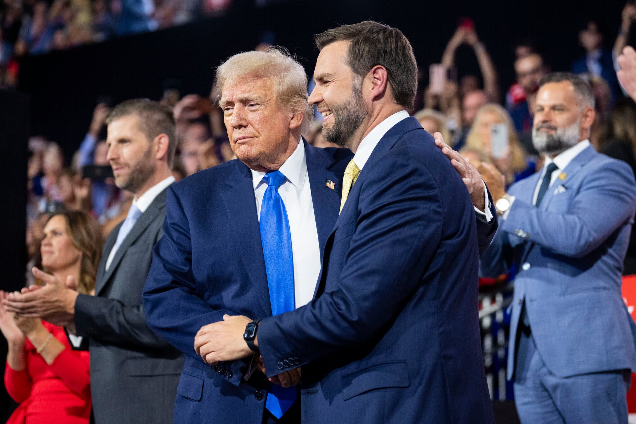 Trump ține primul miting după tentativa de asasinat, alături de J.D. Vance. Evenimentul are loc în Michigan, un stat cheie pentru alegeri