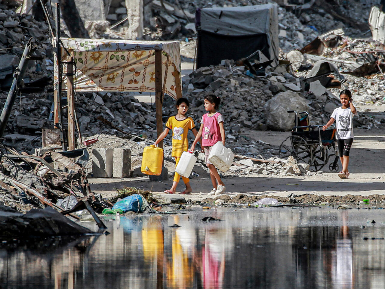Virusul care provoacă poliomielita a fost detectat în eșantioane de canalizare din Gaza. Cât de periculos poate fi