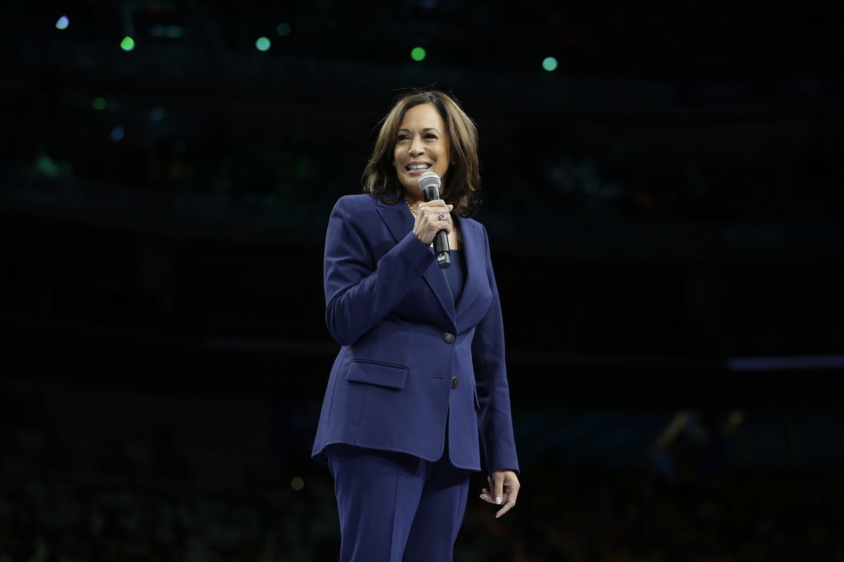Kamala Harris atrage voturile Generației Z. După retragerea lui Biden, Trump a devenit „cel bătrân”