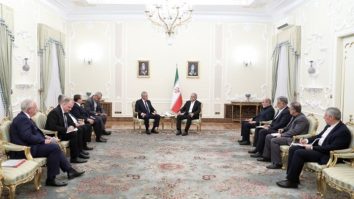 Iranul și Rusia își întăresc cooperarea, în timp ce Iranul se pregătește să atace Israelul. Ce a discutat Masoud Pezehskian cu Sergei Shoigu