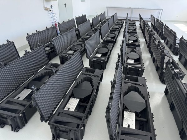 Armata României se înzestrează şi cu echipamente româneşti. BlueSpace Technology a vândut MApN 30 de sisteme portabile SILENTA 6.001 şi 10 sisteme pasive NOCTUA 3101