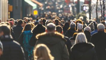 România se află pe locul 8 mondial la scăderea demografică. Sociolog: „Oamenii nu pleacă din cauza greutăților ci din cauza injustiției sociale”