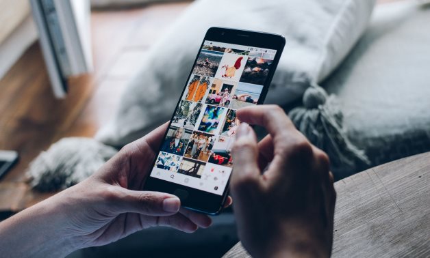 Plictiseala crește atunci când dai scroll pe social media. Psiholog: „Oamenii sunt predispuși să dea scroll, căutând o plăcere pe moment”