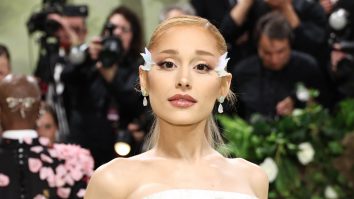 Ariana Grande vorbește despre cum „timpul și terapia” i-au redat aprecierea pentru muzica veche: „Mi-a fost greu”