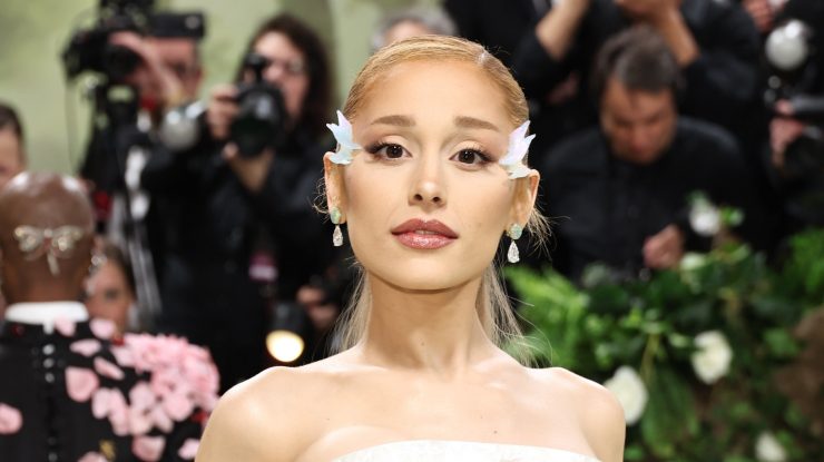 Ariana Grande vorbește despre cum „timpul și terapia” i-au redat aprecierea pentru muzica veche: „Mi-a fost greu”