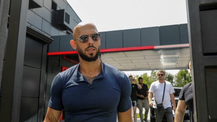 Un tribunal român îl plasează pe Andrew Tate în arest la domiciliu pentru 30 de zile