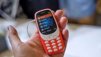 Americanii renunță la smartphones pentru dumbphones. Care sunt dezavantajele și avantajele pe care le au