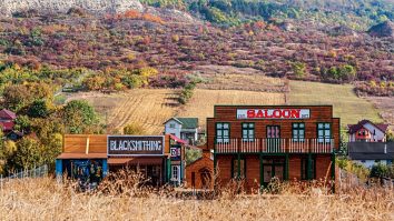 Un român a adus Vestul Sălbatic la marginea Clujului, în Clyde Town. Daniel Manolescu: „Ne adresăm în mare parte copiilor”