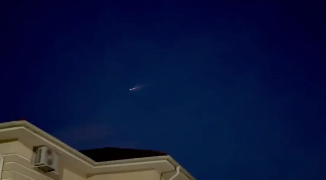 Un meteorit a străbătut cerul României aseară. În ce orașe din țară a fost vizibil