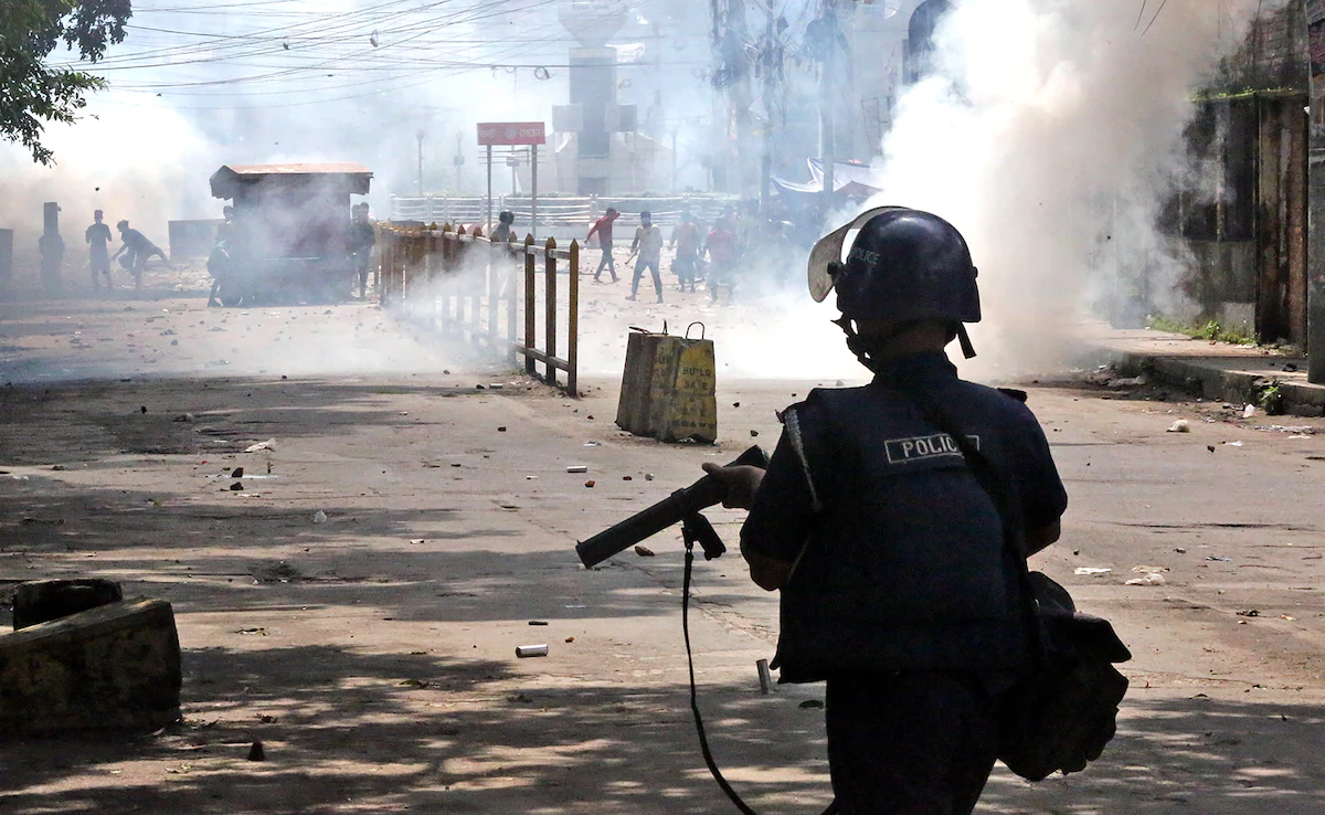 VIDEO. Lovitură de stat în Bangladesh. Premierul a demisionat / Protestatarii iau cu asalt Parlamentul