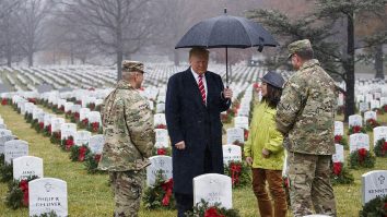 Trump își face campanie electorală în cel mai mare cimitir din SUA. Cum arată sondajele