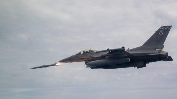 SUA înarmează România cu zeci de rachete AIM-120 AMRAAM. Cât plătim pentru ele