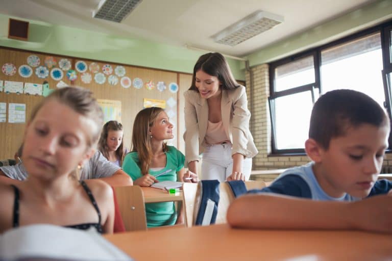 Școlile din România pot angaja psihologi. Profesor: „Școala nu poate să devină un cabinet psihologic”