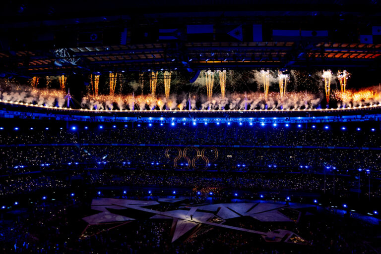Parisul a încheiat Jocurile Olimpice din 2024 cu o ceremonie impresionantă. Orașul dă ștafeta către Los Angeles