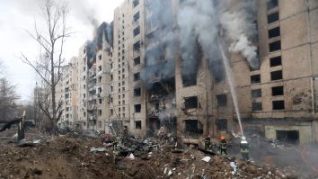 Șase oameni au fost uciși în cel mai mare atac aerian rusesc asupra Ucrainei