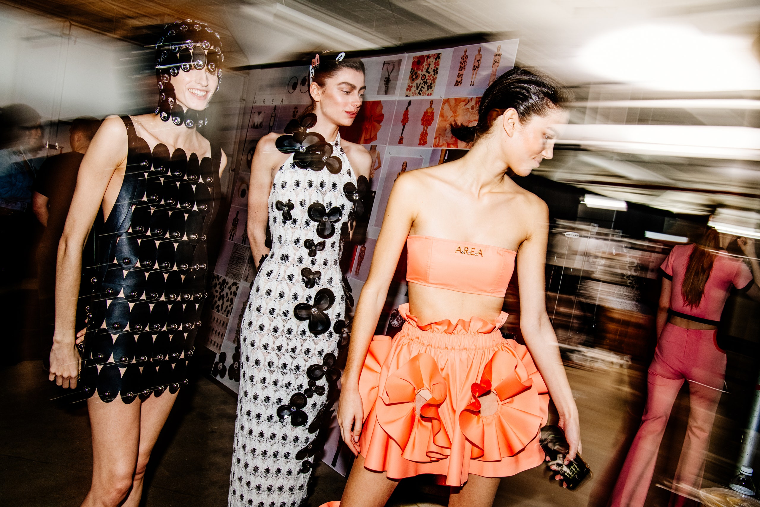 Cum te pregătești pentru Fashion Week? Cele 4 documentare de modă pe care nu trebuie să le ratezi