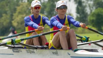 Echipajul român de dublu vâsle categoria uşoară, alcătuit din Ionela Cozmiuc şi Gianina van Groningen, a câştigat medaliile de argint