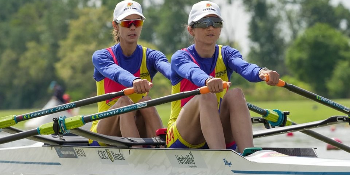 Echipajul român de dublu vâsle categoria uşoară, alcătuit din Ionela Cozmiuc şi Gianina van Groningen, a câştigat medaliile de argint