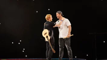 Chris Hemsworth a fost surpriza serii la concertul lui Ed Sheeran din București. Actorul a fost toboșar