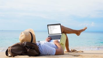 Tu ce obiecte uiți să iei la tine când pleci în vacanță? Psiholog: „Nivelul de stres poate influența capacitatea de a ne deconecta”