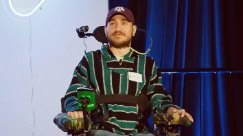 Primul om care a primit cipul Neuralink a dat un nume biblic implantului. Acesta spune că dispozitivul îl ajută să citească Biblia și să învețe limbi străine