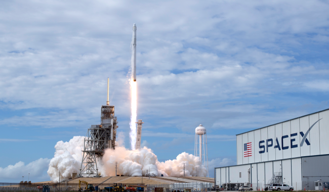 Elon Musk duce civilii peste Polii Terrei. Ce a anunțat compania SpaceX