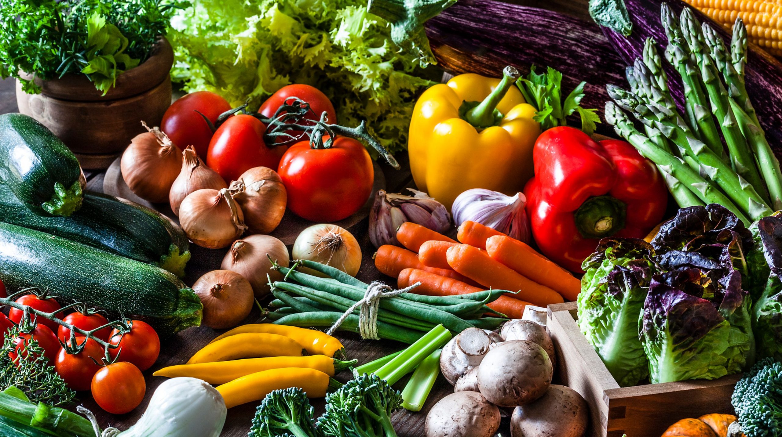 Principiul zero waste contribuie la un viitor mai curat. Specialist: „Aruncăm 30% din alimentele cumpărate, în special mezeluri, fructe și legume”