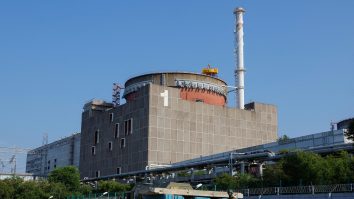 LIVE UPDATE. Război în Ucraina, ziua 907. Siguranța centralei nucleare Zaporizhzhia se deteriorează după loviturile cu drone din apropiere