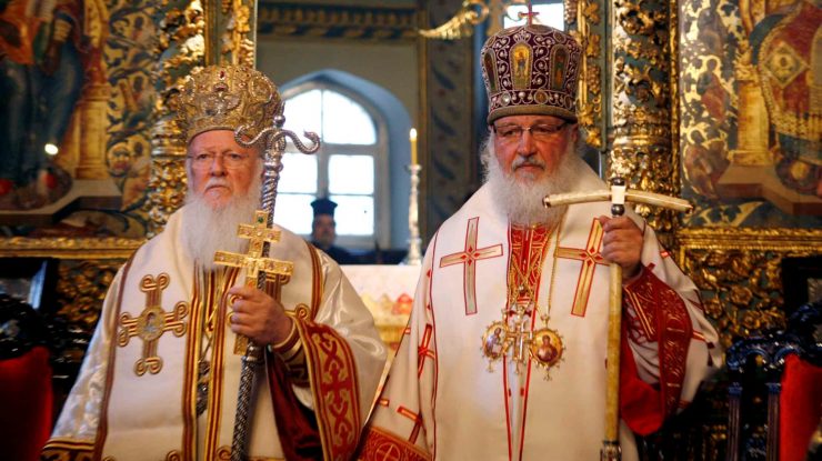 Ucraina adoptă o lege „istorică” pentru interzicerea bisericii minoritare legate de Rusia