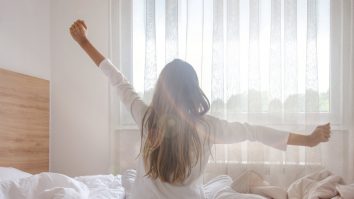 Trezitul de dimineață are beneficii asupra sănătății mentale și fizice. Marius Berbecuț: „Mi-am stabilit o oră de somn și am mers la culcare la aceeași oră în fiecare seară”